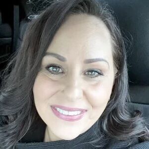 Meet your Posher, Debi